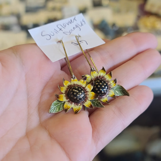 SUNFLOWER Dangle Earrings - PopRock Vintage. The cool quotes t-shirt store.