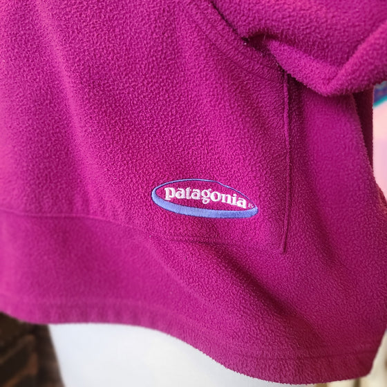 VINTAGE PATAGONIA Pink Fleece XL - PopRock Vintage. The cool quotes t-shirt store.