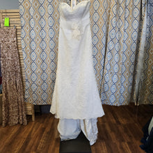  VERA WANG BRIDAL Wedding Dress - PopRock Vintage. The cool quotes t-shirt store.