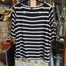  TALBOTS Black/White Bell Sleeve Top 1X - PopRock Vintage. The cool quotes t-shirt store.