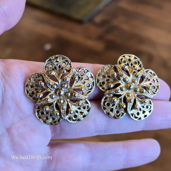 VINTAGE Gold Tone Flower Clip On Earrings - PopRock Vintage. The cool quotes t-shirt store.