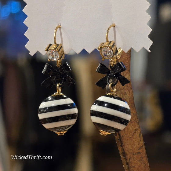 BLACK/White Bow/Marble Dangle Earrings - PopRock Vintage. The cool quotes t-shirt store.