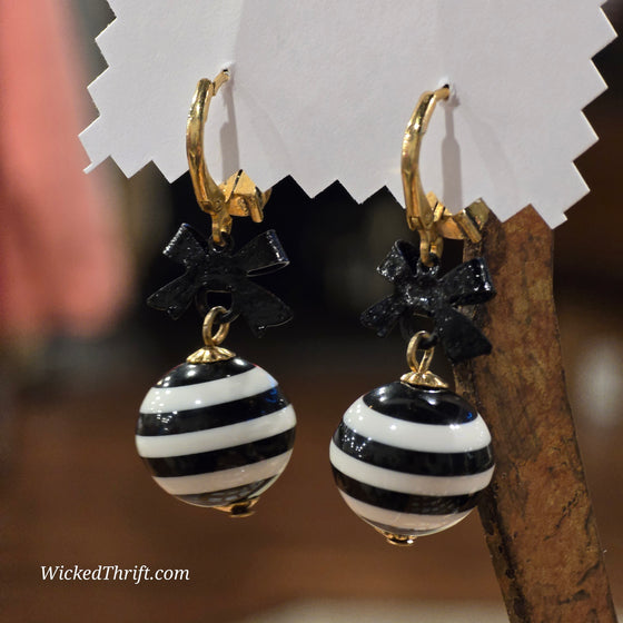 BLACK/White Bow/Marble Dangle Earrings - PopRock Vintage. The cool quotes t-shirt store.