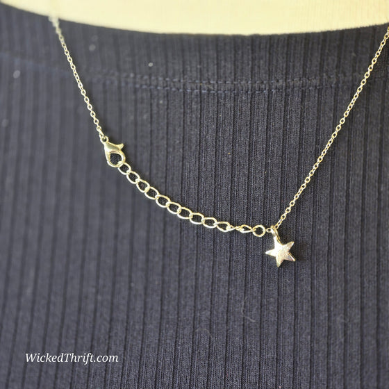 STAR Silver Tone Chain Necklace - PopRock Vintage. The cool quotes t-shirt store.