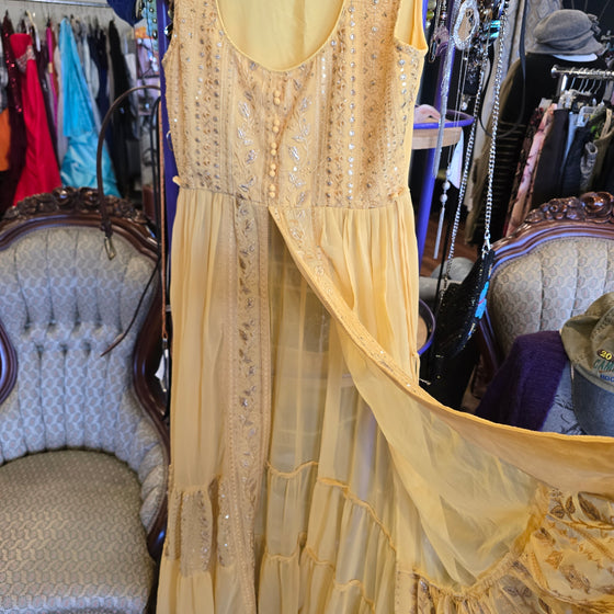 ALIZEHP Yellow Maxi Dress w. Front Cutout 38